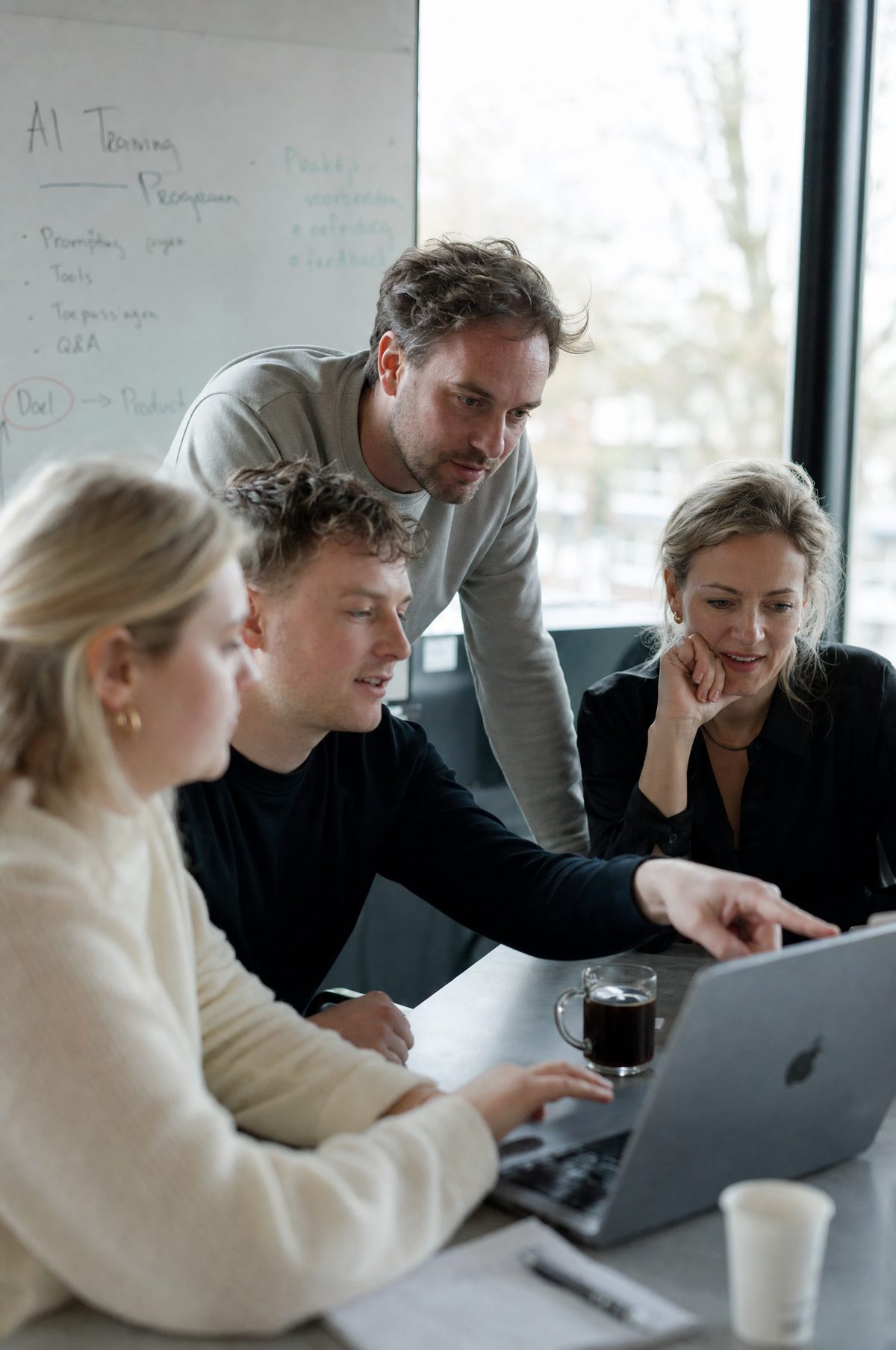 Team volgt samen een AI-training op kantoor